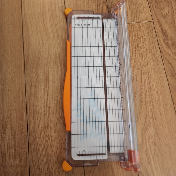 Fiskars 12" Paper Cutter - Picture 5 of 9